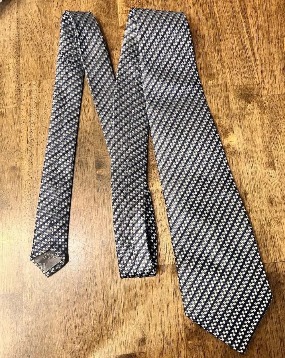Giorgio Armani Men's Blue and White Geometric Patterned 100% Silk Tie